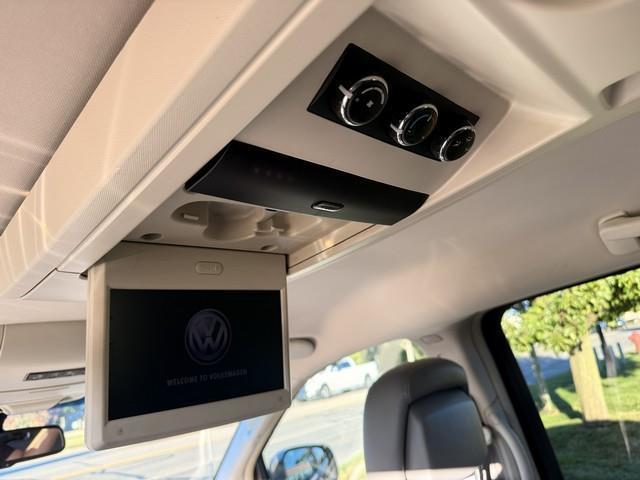 Volkswagen Routan SE 2014