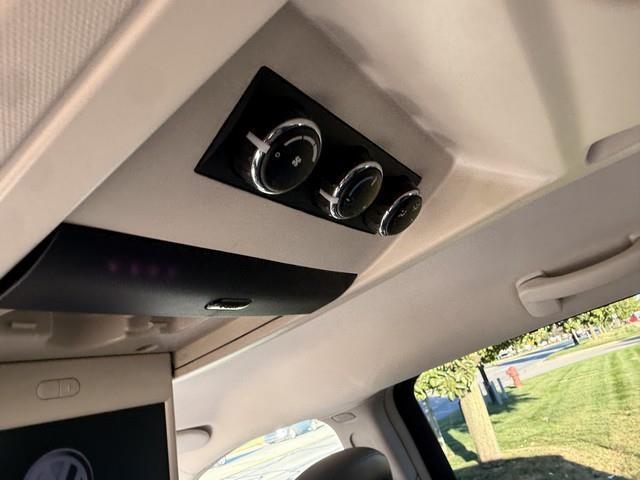 Volkswagen Routan SE 2014
