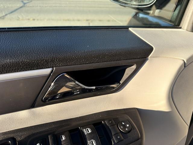 Volkswagen Routan SE 2014