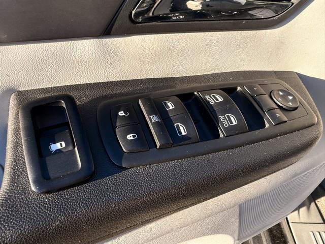 Volkswagen Routan SE 2014