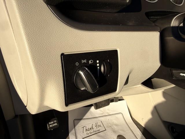 Volkswagen Routan SE 2014