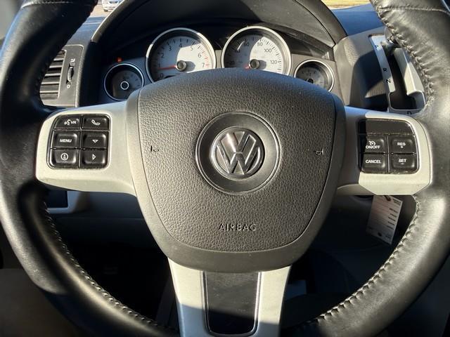 Volkswagen Routan SE 2014