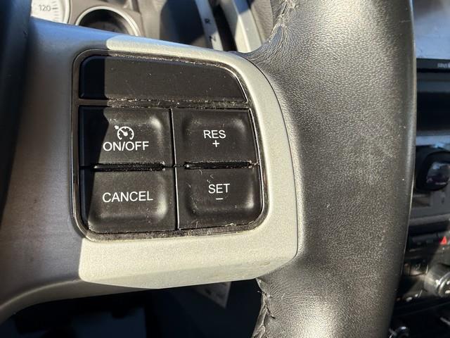 Volkswagen Routan SE 2014