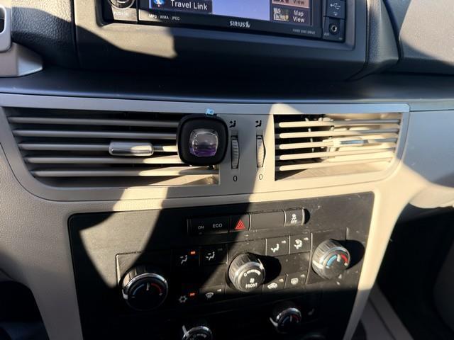 Volkswagen Routan SE 2014