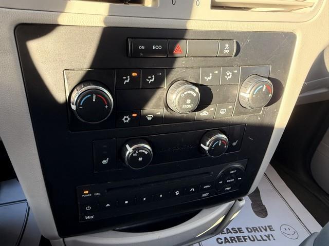 Volkswagen Routan SE 2014