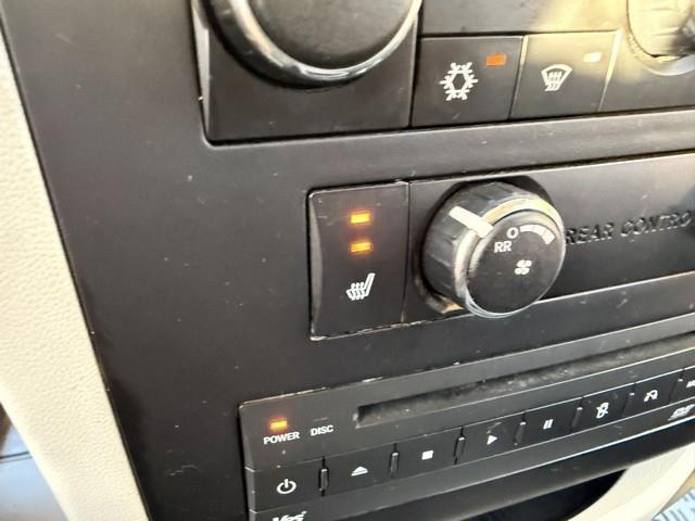 Volkswagen Routan SE 2014