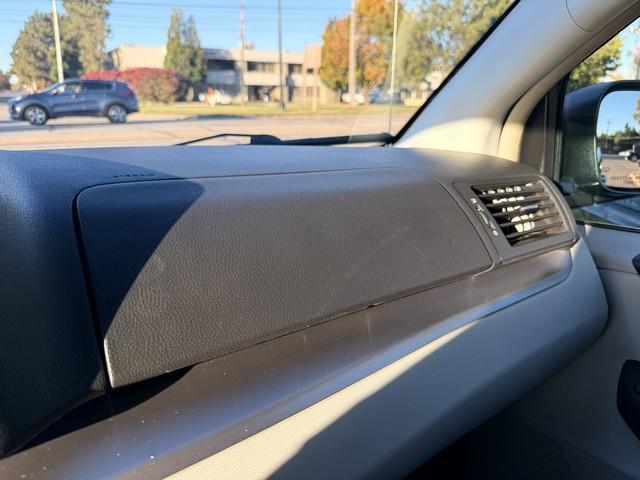 Volkswagen Routan SE 2014