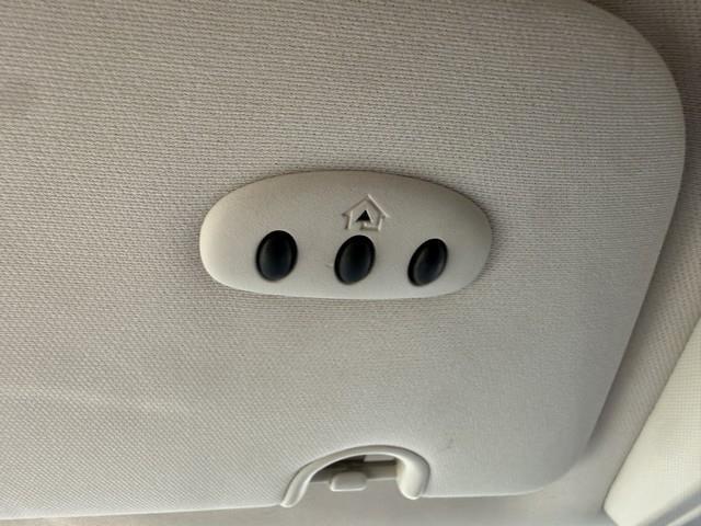 Volkswagen Routan SE 2014