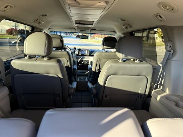 Volkswagen Routan SE 2014