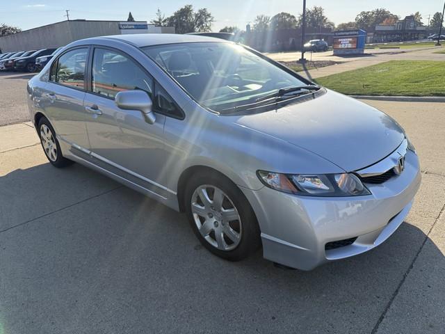 Honda Civic LX Sedan 5-Speed AT 2010