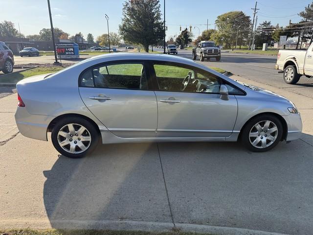 Honda Civic LX Sedan 5-Speed AT 2010