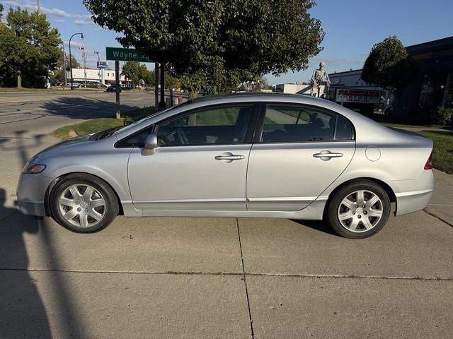 Honda Civic LX Sedan 5-Speed AT 2010