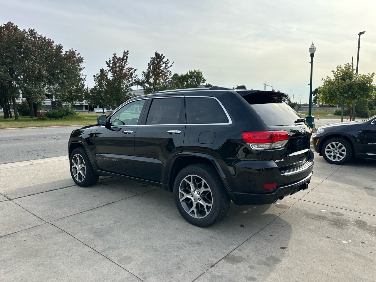 Jeep Grand Cherokee Overland 4x4 2019 Jeep Grand Cherokee Overland 4x4 2019