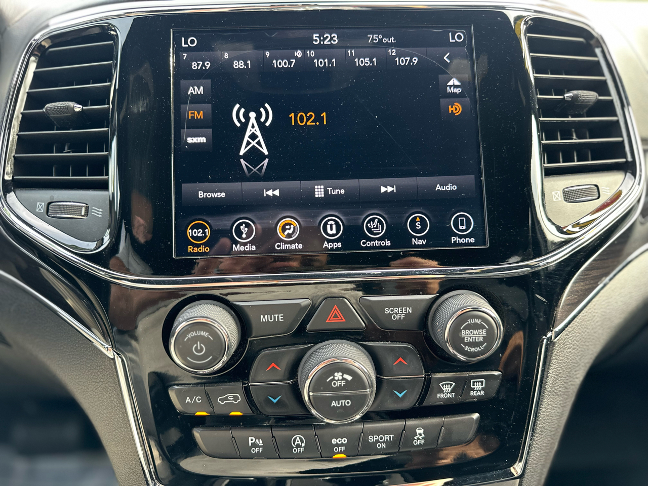 Jeep Grand Cherokee Overland 4x4 2019 Jeep Grand Cherokee Overland 4x4 2019