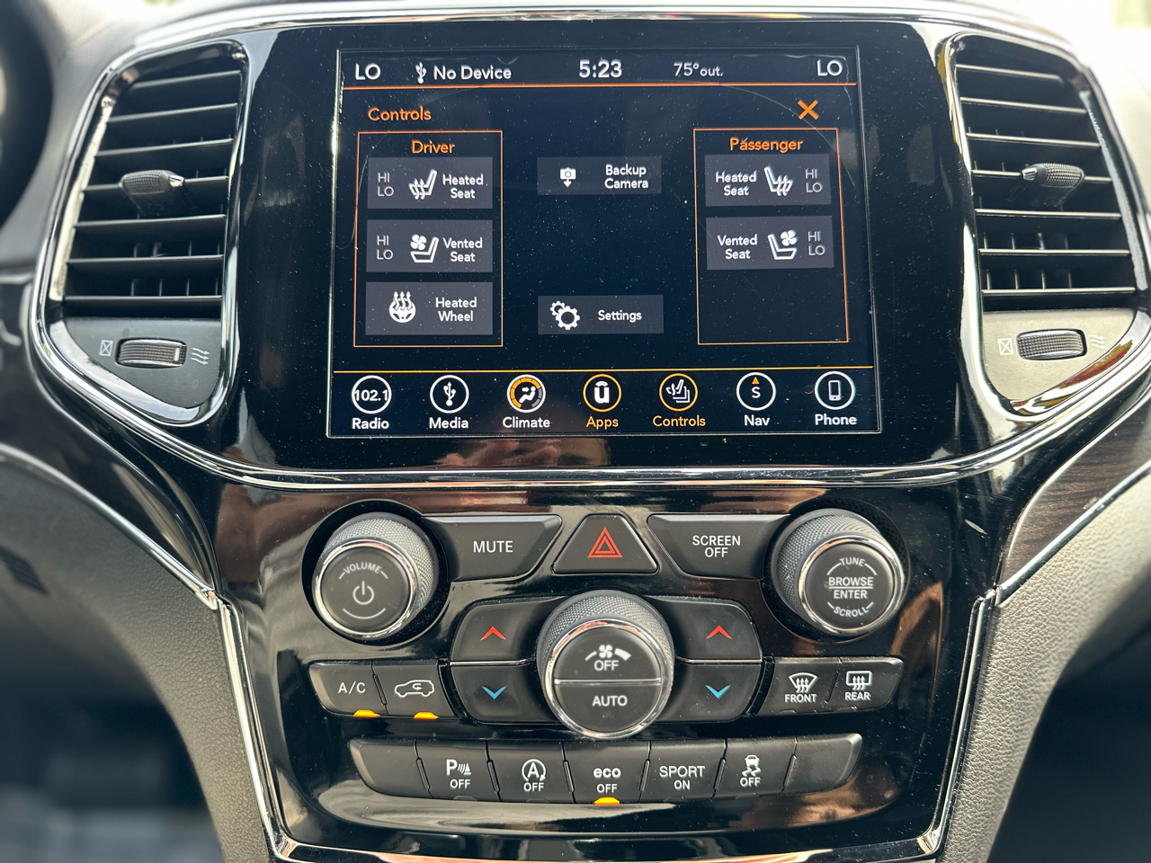 Jeep Grand Cherokee Overland 4x4 2019 Jeep Grand Cherokee Overland 4x4 2019