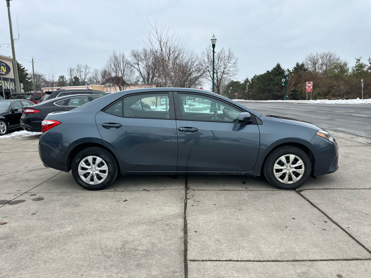 Toyota Corolla 4dr Sdn CVT LE Premium (Natl) 2015