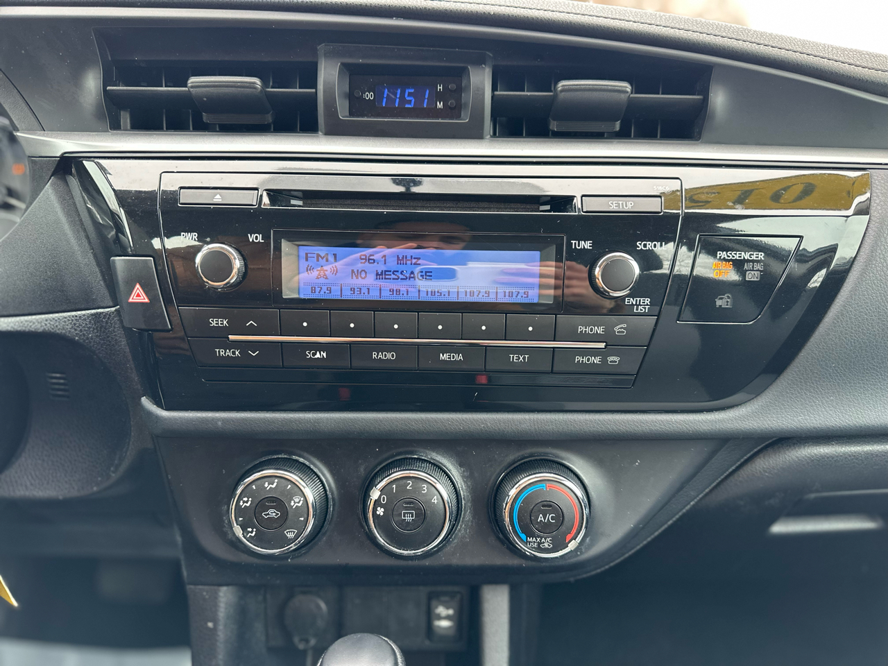 Toyota Corolla 4dr Sdn CVT LE Premium (Natl) 2015