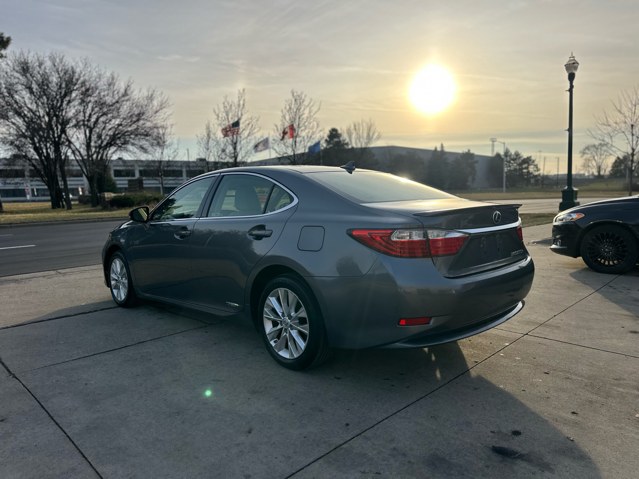Lexus ES 300h 4dr Sdn Hybrid 2014