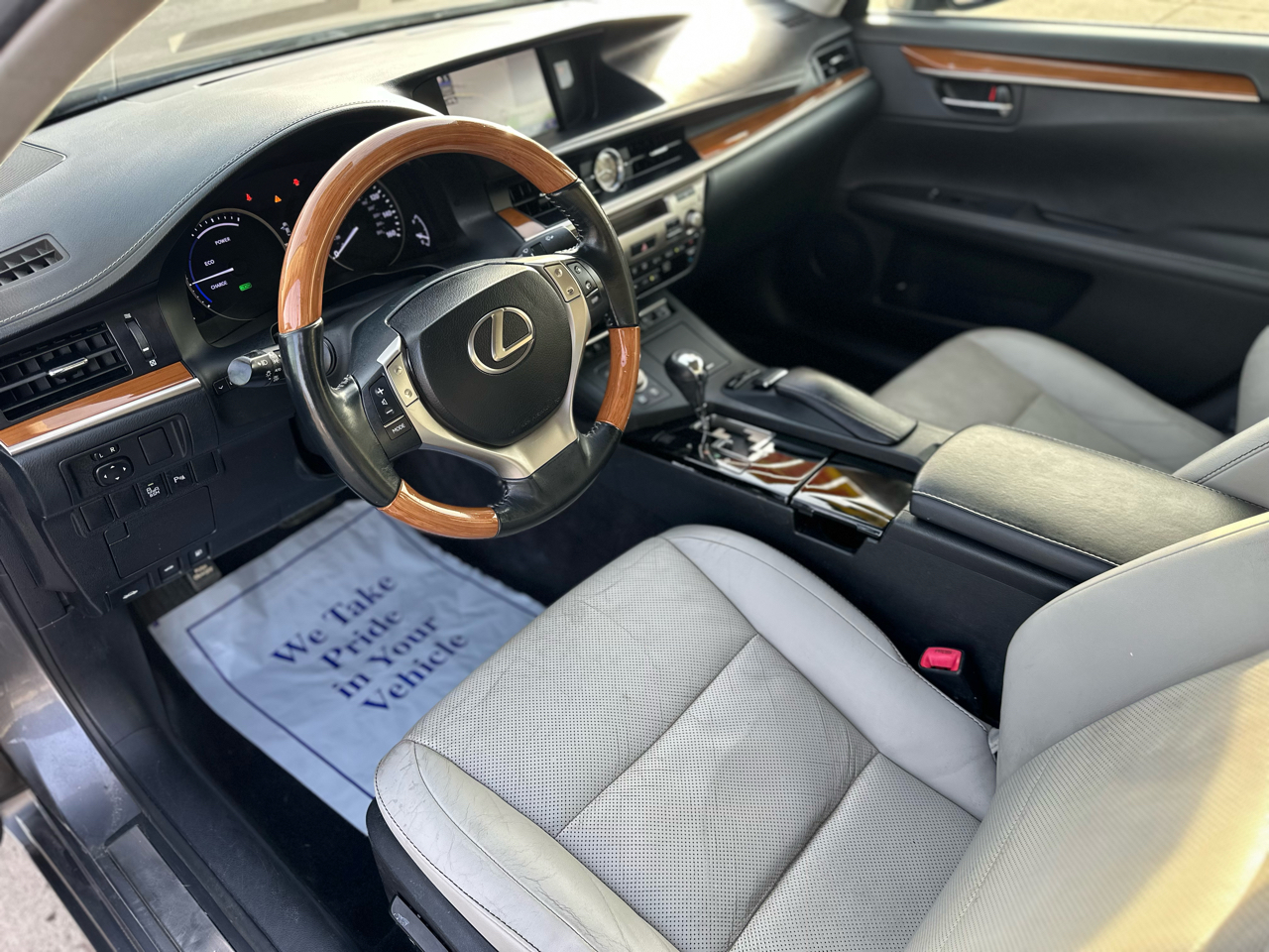 Lexus ES 300h 4dr Sdn Hybrid 2014