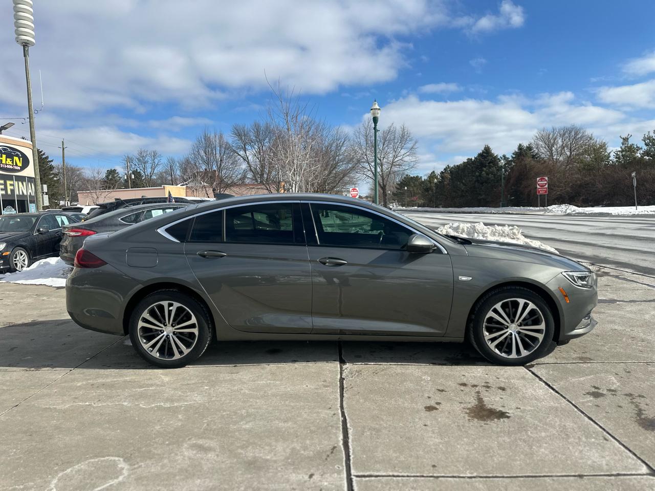 Buick Regal Sportback 4dr Sdn Essence FWD 2018