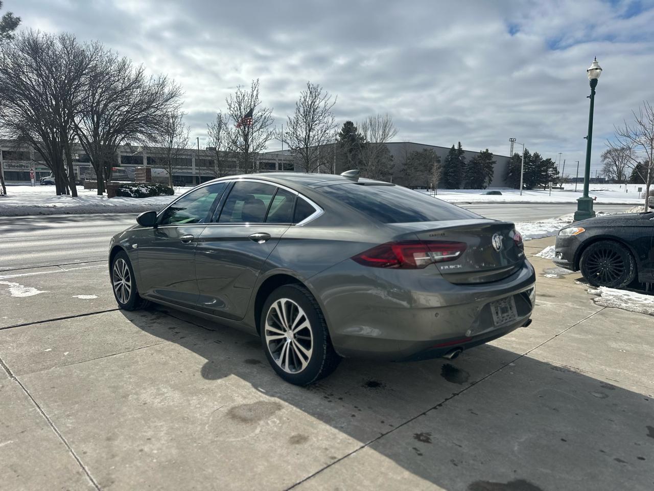 Buick Regal Sportback 4dr Sdn Essence FWD 2018