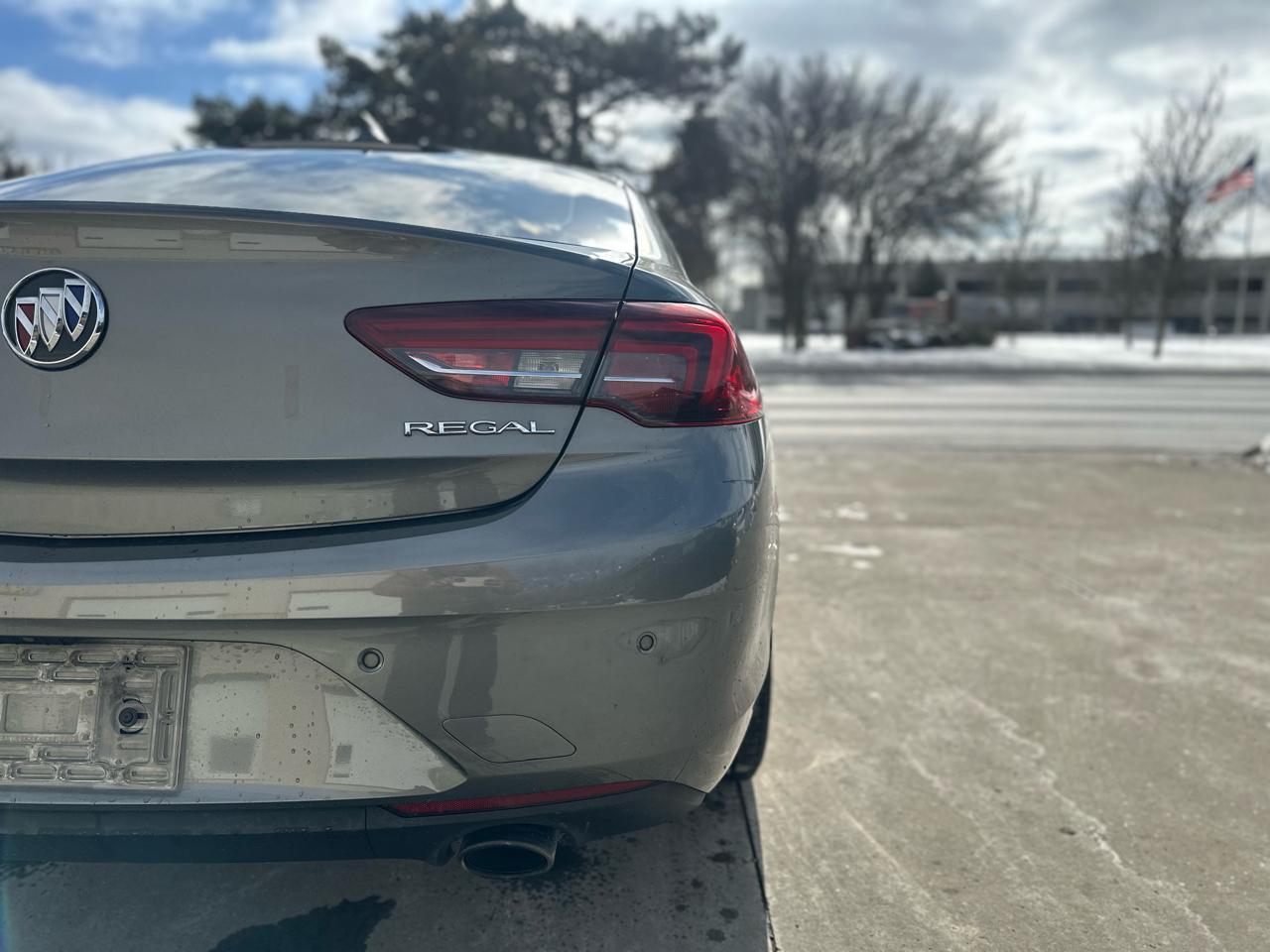 Buick Regal Sportback 4dr Sdn Essence FWD 2018