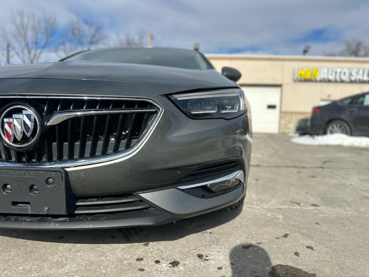 Buick Regal Sportback 4dr Sdn Essence FWD 2018
