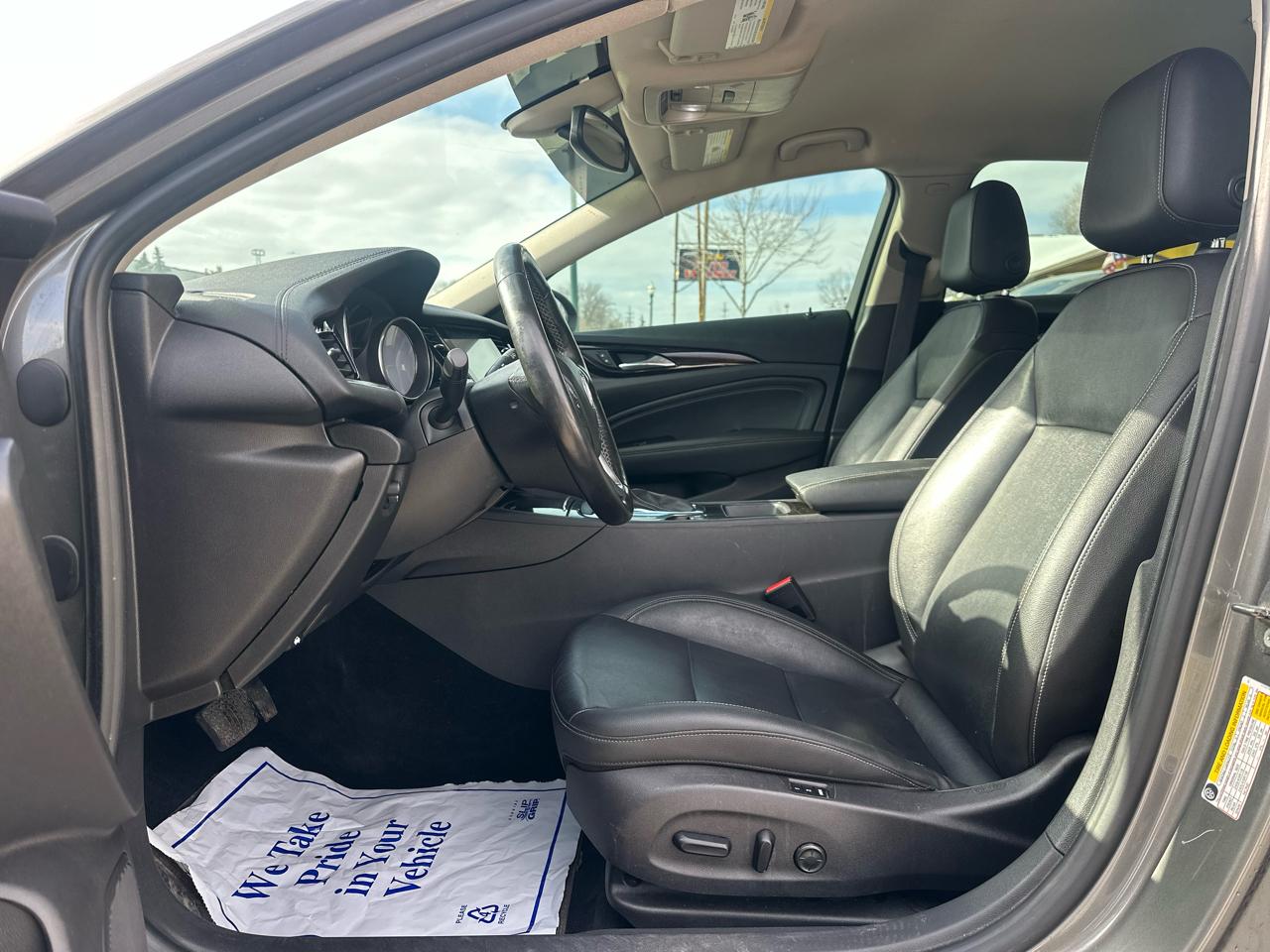 Buick Regal Sportback 4dr Sdn Essence FWD 2018