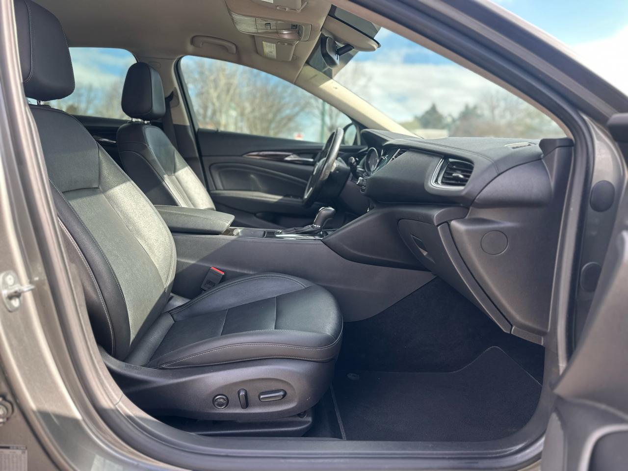 Buick Regal Sportback 4dr Sdn Essence FWD 2018