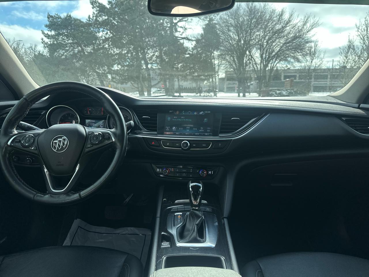 Buick Regal Sportback 4dr Sdn Essence FWD 2018