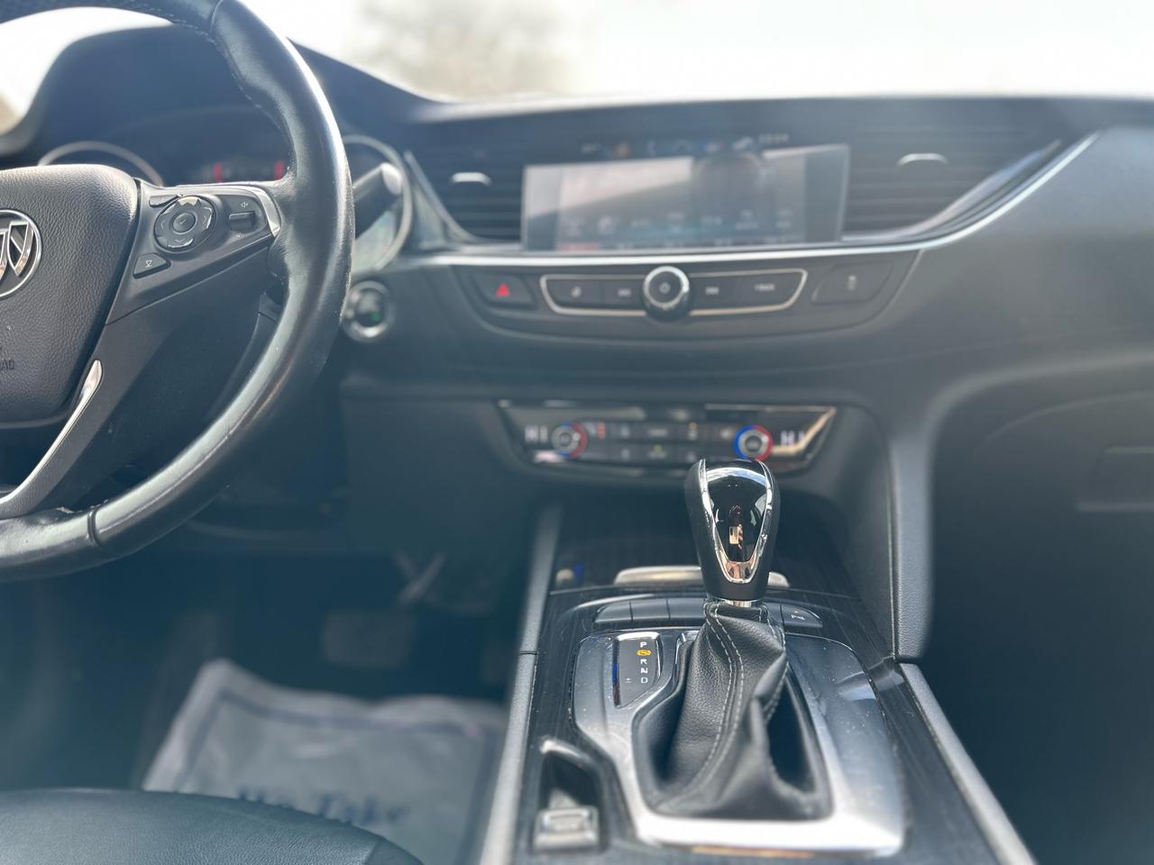 Buick Regal Sportback 4dr Sdn Essence FWD 2018