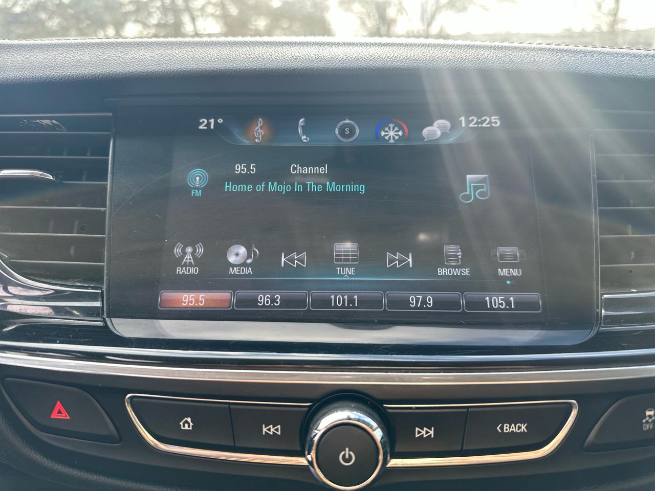 Buick Regal Sportback 4dr Sdn Essence FWD 2018