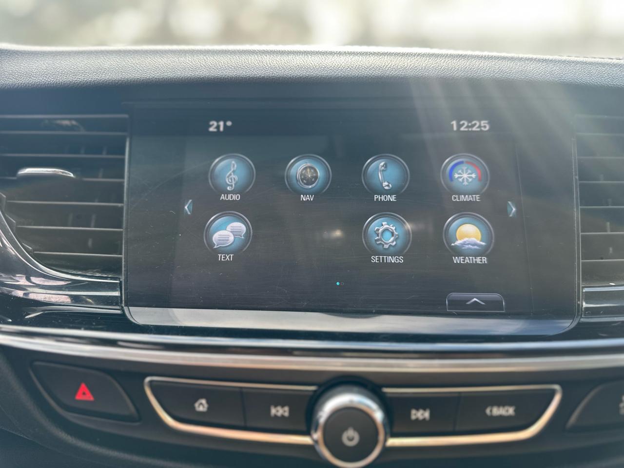 Buick Regal Sportback 4dr Sdn Essence FWD 2018