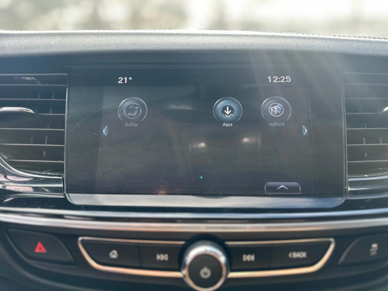 Buick Regal Sportback 4dr Sdn Essence FWD 2018