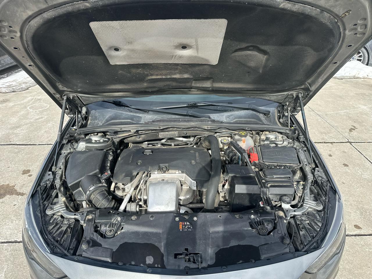 Buick Regal Sportback 4dr Sdn Essence FWD 2018