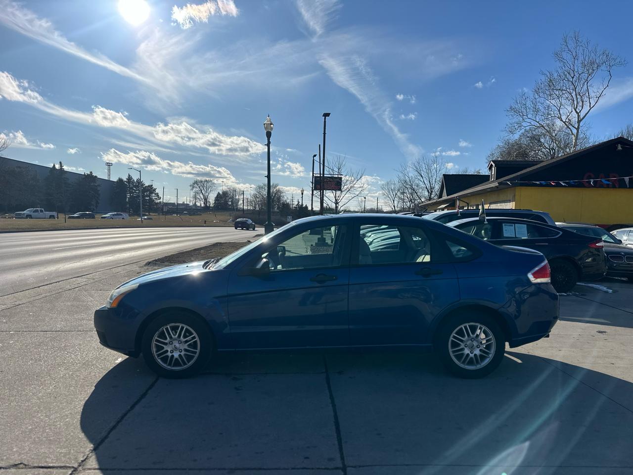 Ford Focus 4dr Sdn SE 2009