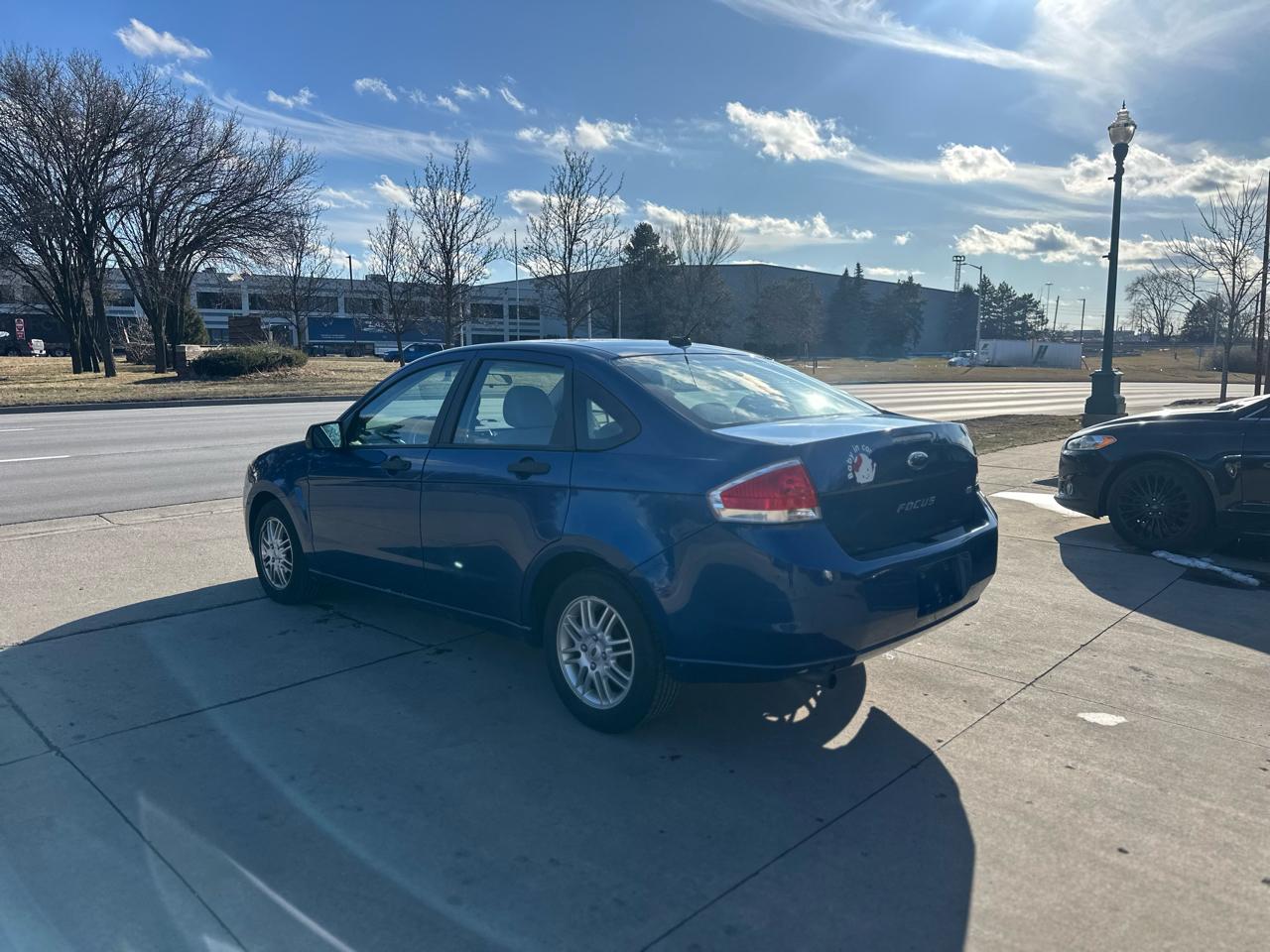 Ford Focus 4dr Sdn SE 2009