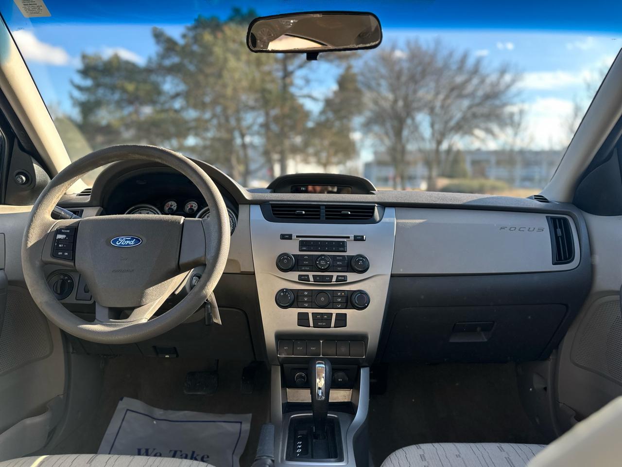 Ford Focus 4dr Sdn SE 2009