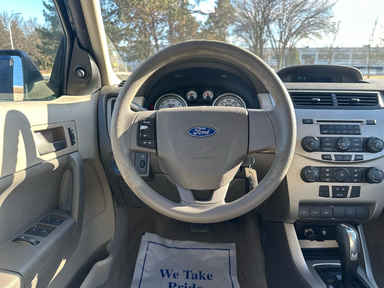 Ford Focus 4dr Sdn SE 2009