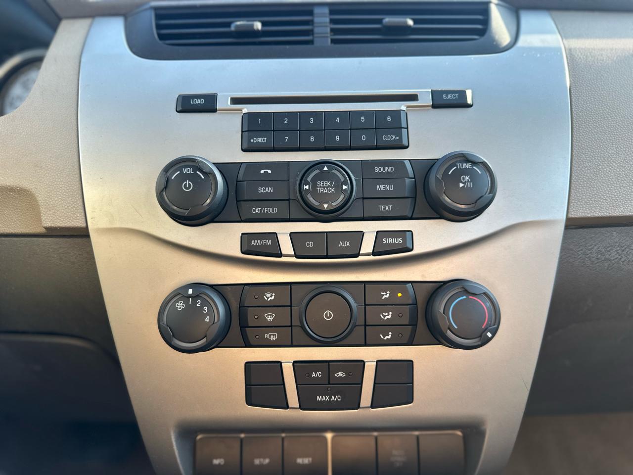 Ford Focus 4dr Sdn SE 2009