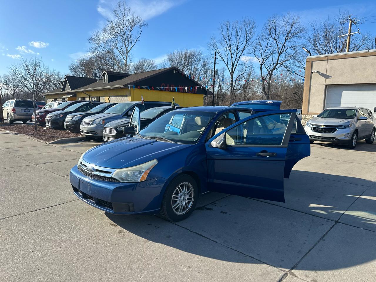 Ford Focus 4dr Sdn SE 2009