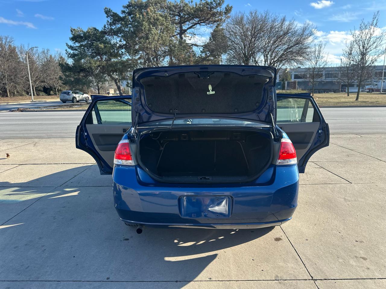 Ford Focus 4dr Sdn SE 2009