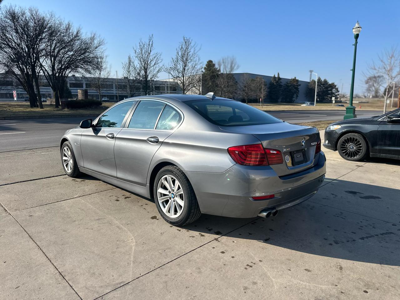 BMW 5 Series 4dr Sdn 528i xDrive AWD 2016