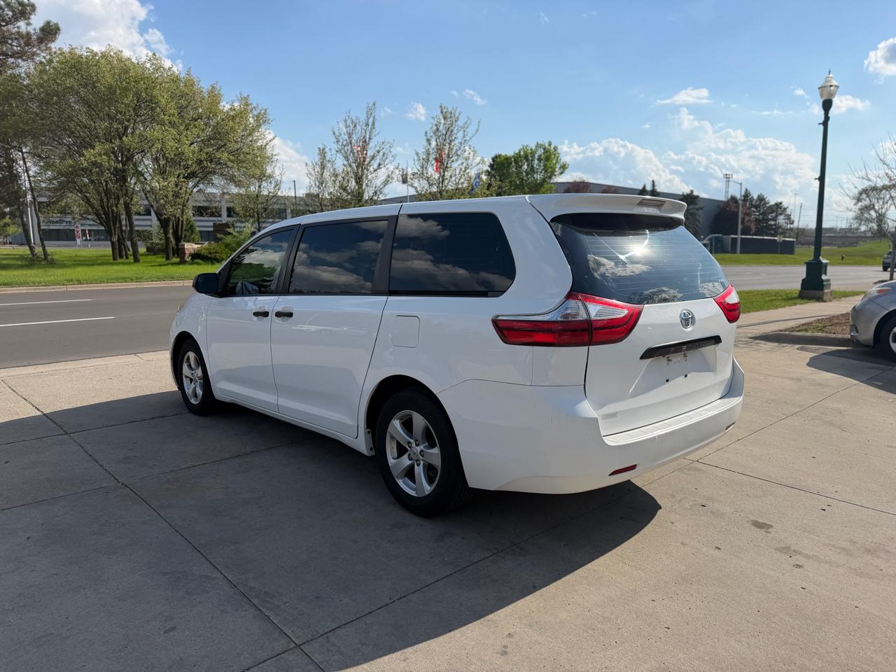 Toyota Sienna L FWD 7-Passenger (Natl) 2017
