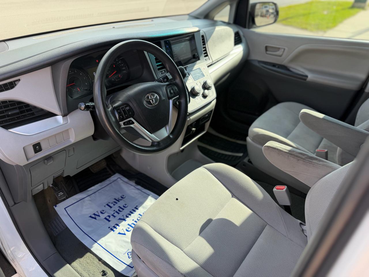 Toyota Sienna L FWD 7-Passenger (Natl) 2017