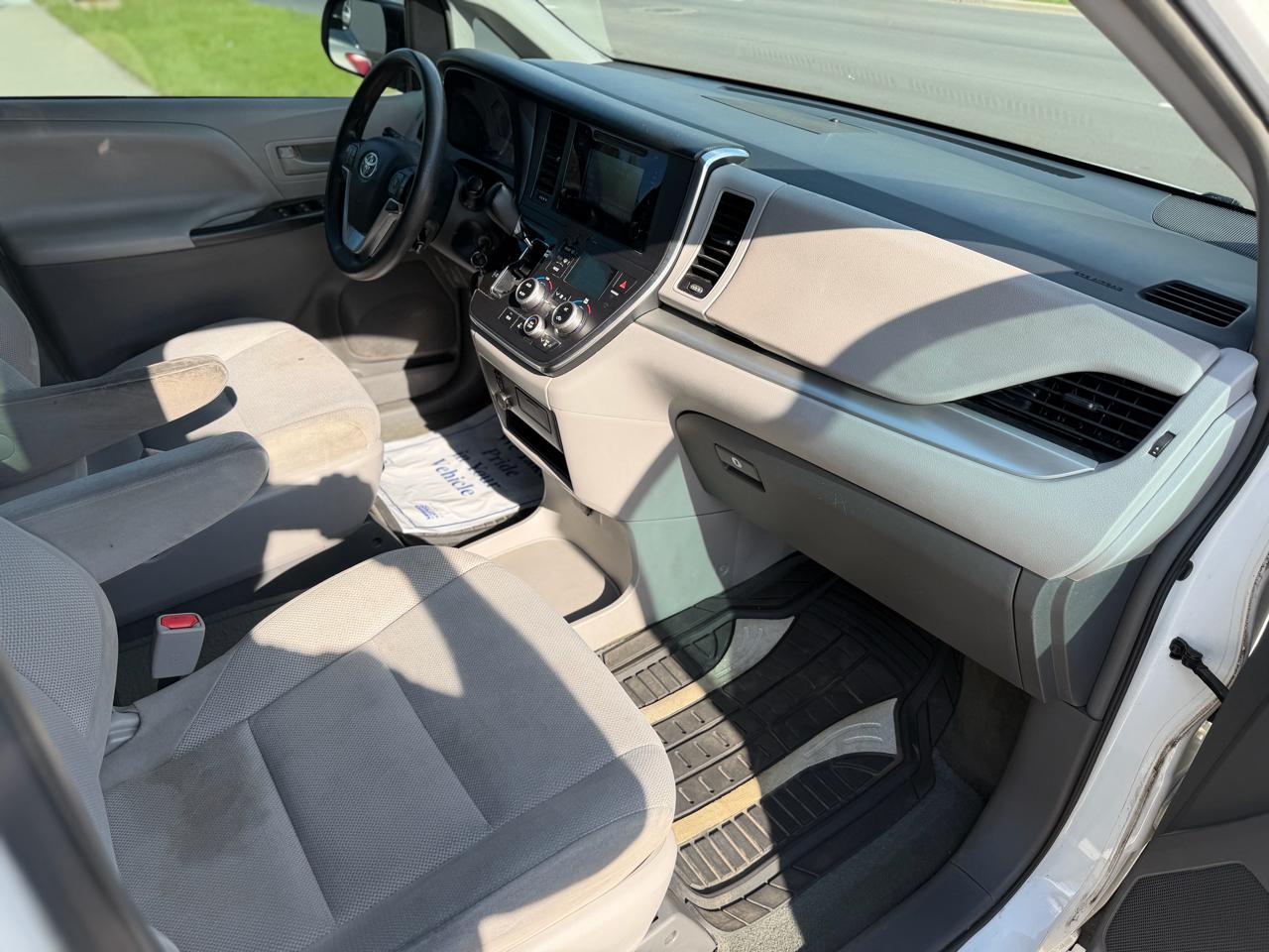 Toyota Sienna L FWD 7-Passenger (Natl) 2017