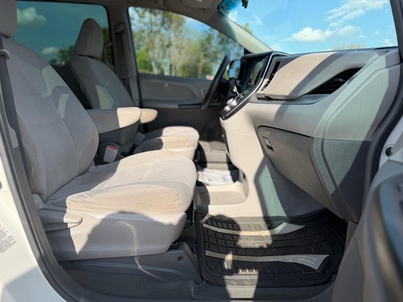 Toyota Sienna L FWD 7-Passenger (Natl) 2017