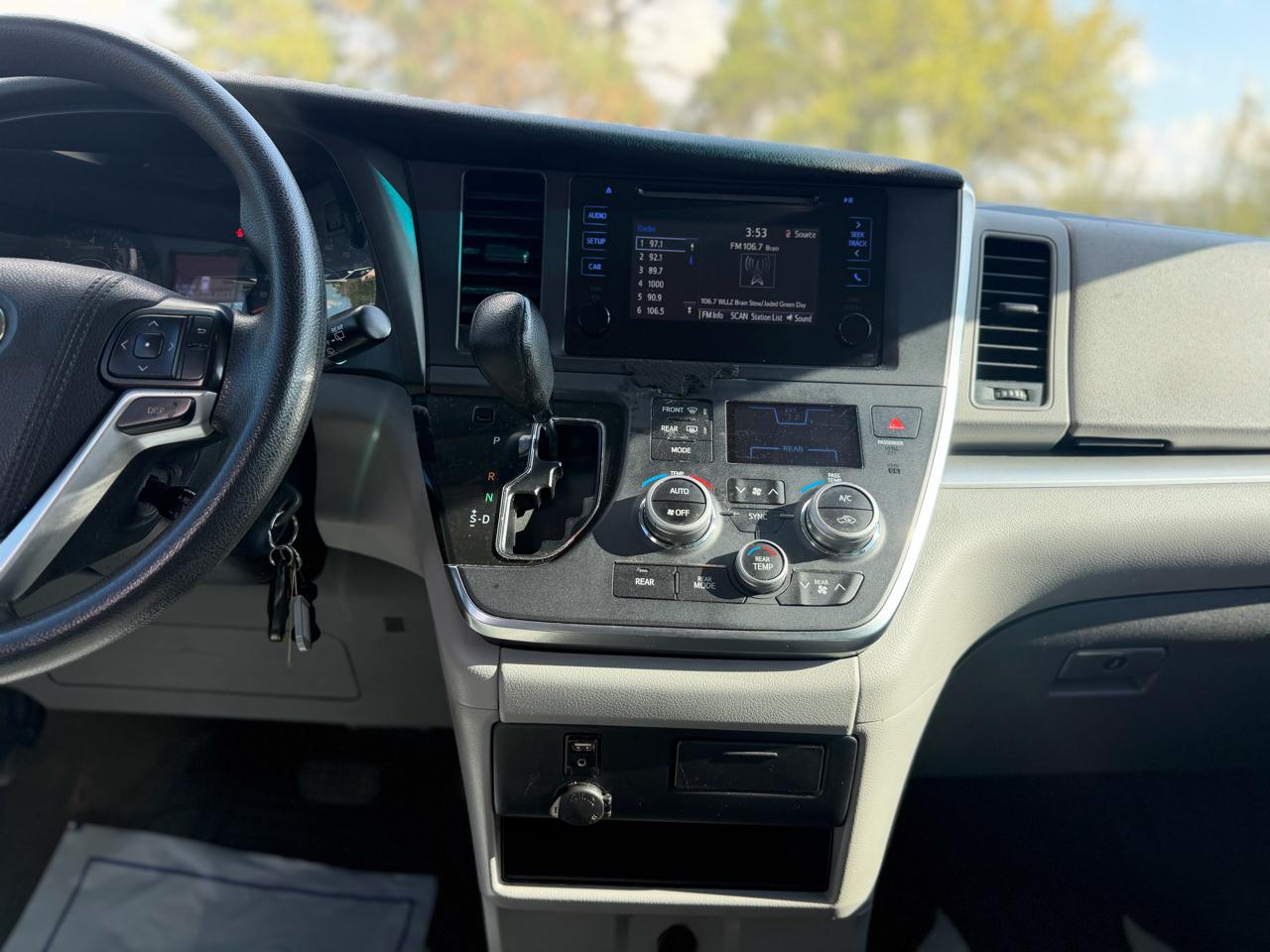 Toyota Sienna L FWD 7-Passenger (Natl) 2017