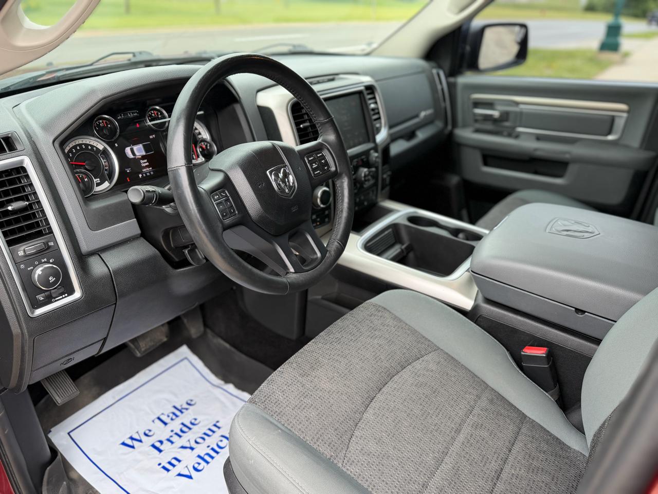 RAM 1500 4WD Crew Cab 140.5" Big Horn 2016