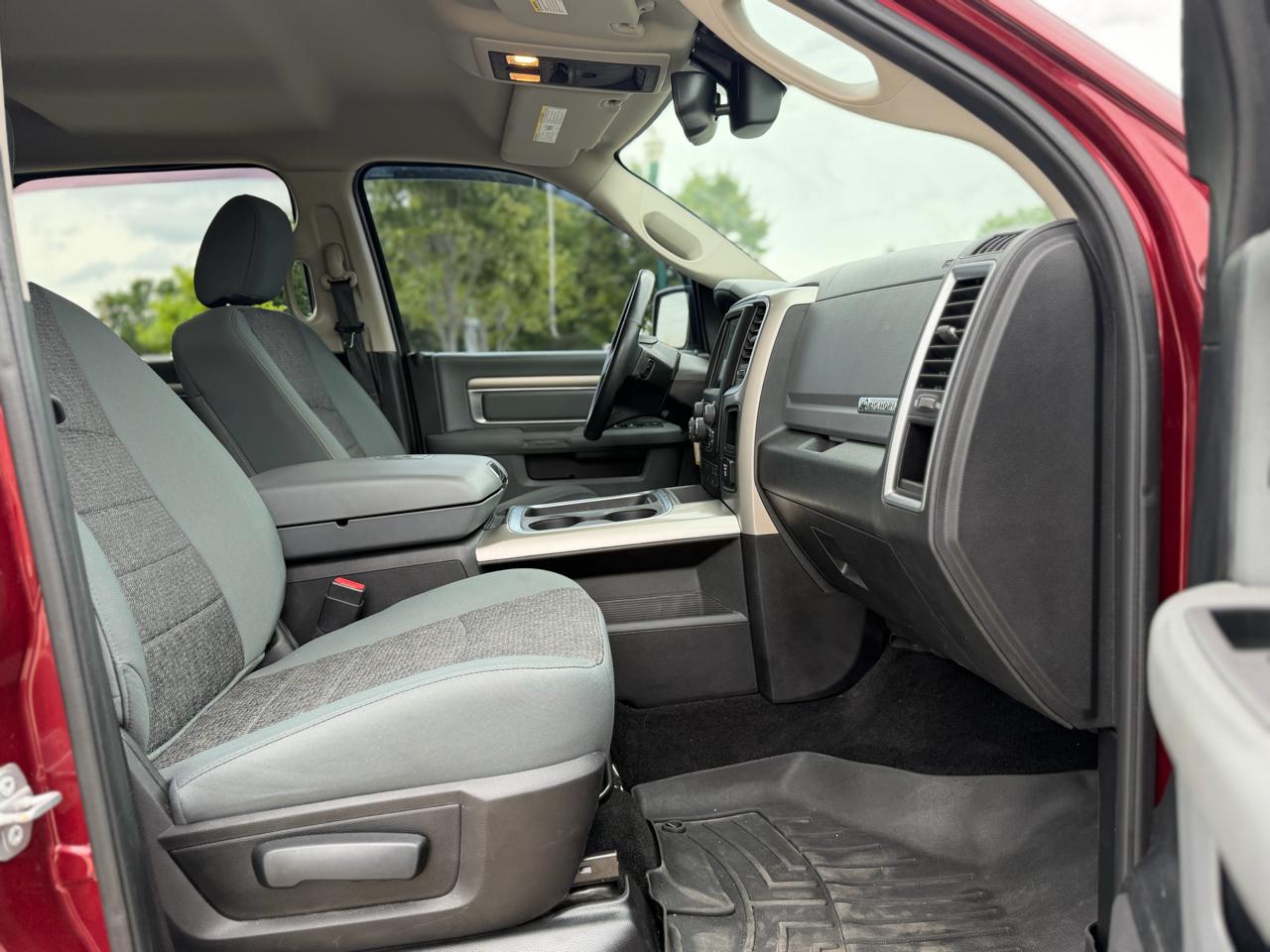 RAM 1500 4WD Crew Cab 140.5" Big Horn 2016